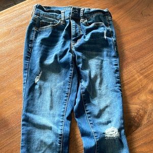 Aeropostale/Girls distressed Skinny Jeggings.